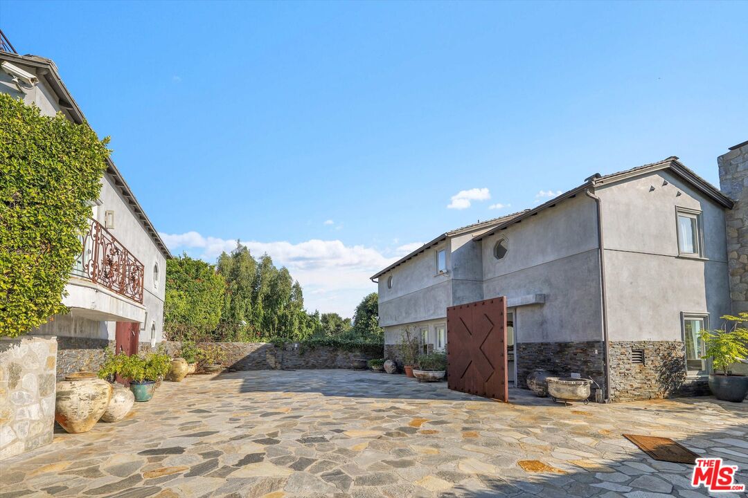 1300 Summitridge Dr