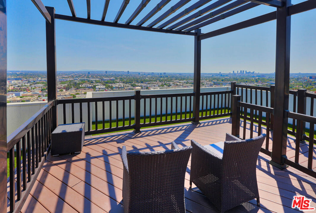 7250 Franklin Ave Unit: 1006