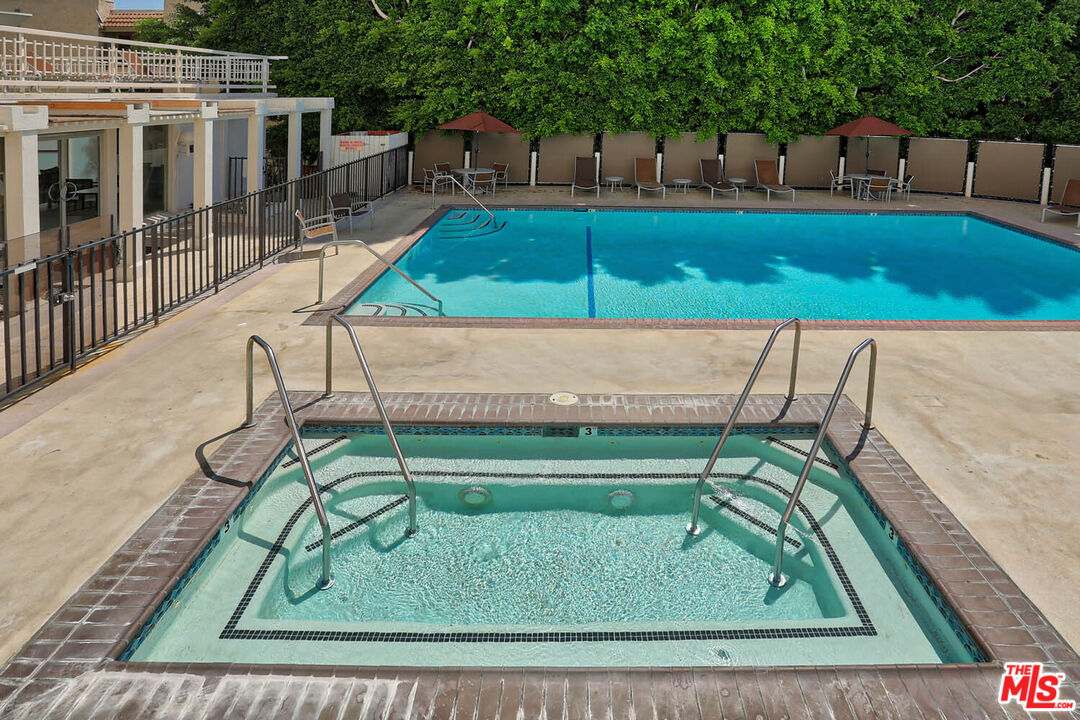 7250 Franklin Ave Unit: 1006