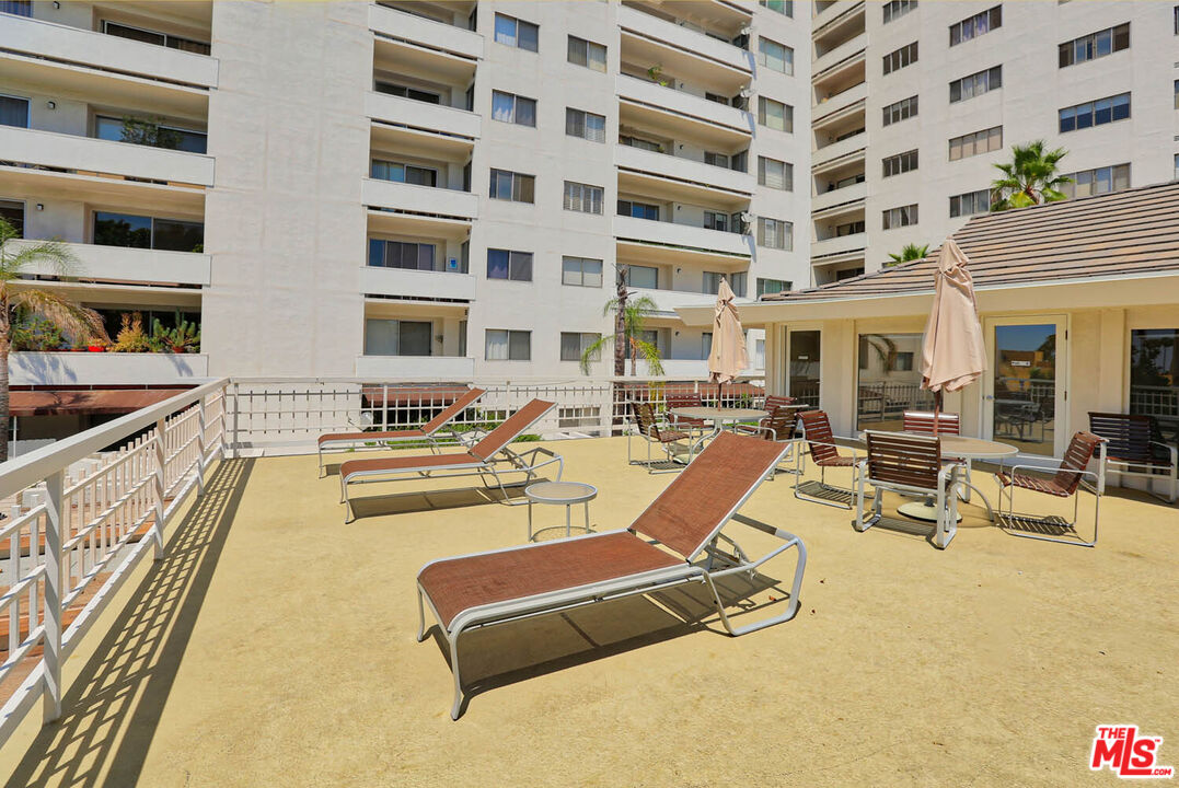 7250 Franklin Ave Unit: 1006