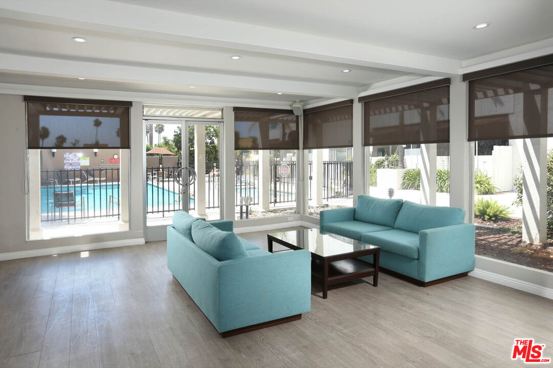 7250 Franklin Ave Unit: 1006