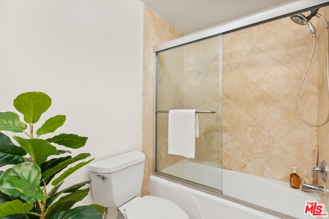 7250 Franklin Ave Unit: 1006