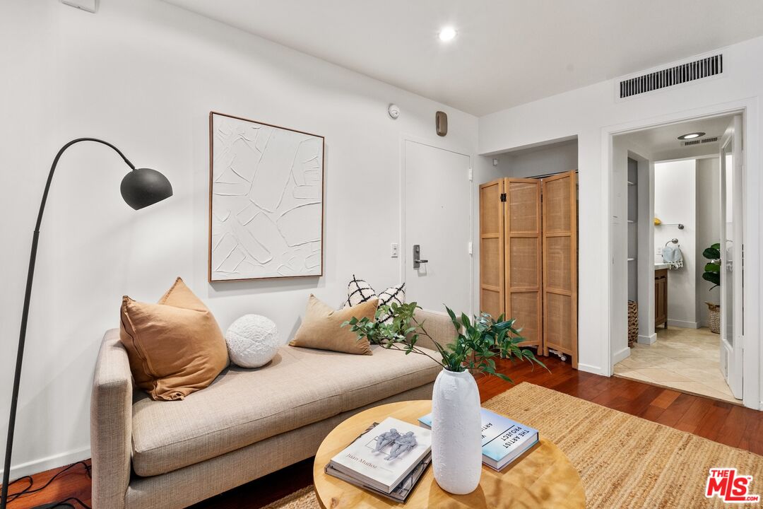 7250 Franklin Ave Unit: 1006