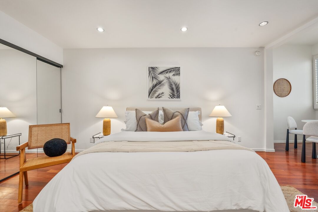 7250 Franklin Ave Unit: 1006