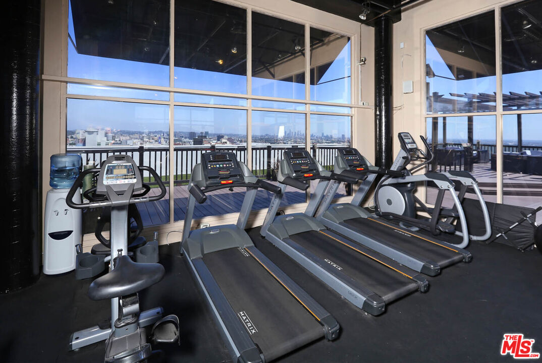 7250 Franklin Ave Unit: 1006