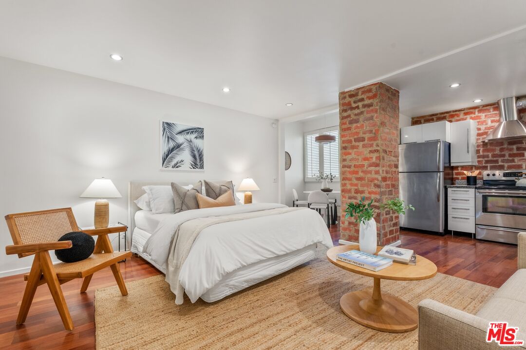 7250 Franklin Ave Unit: 1006