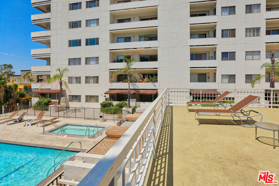 7250 Franklin Ave Unit: 1006