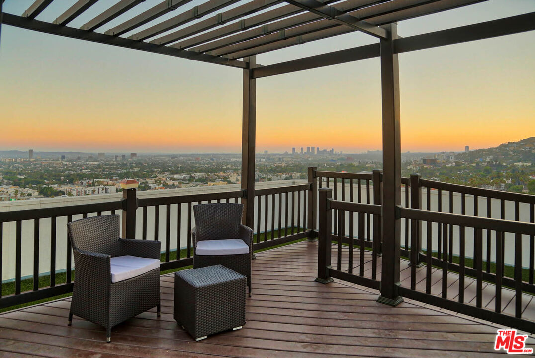 7250 Franklin Ave Unit: 1006
