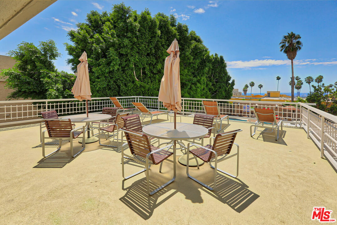 7250 Franklin Ave Unit: 1006