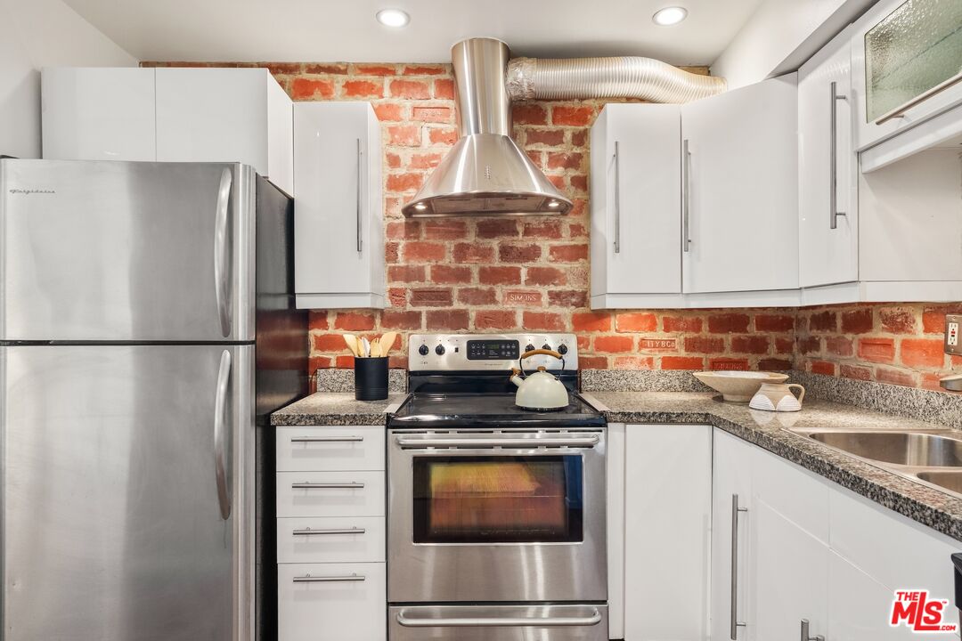 7250 Franklin Ave Unit: 1006