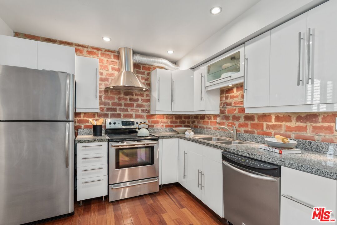 7250 Franklin Ave Unit: 1006