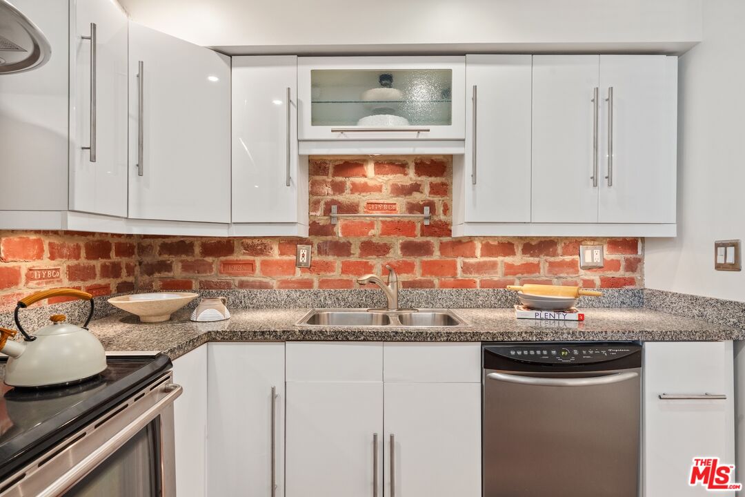 7250 Franklin Ave Unit: 1006