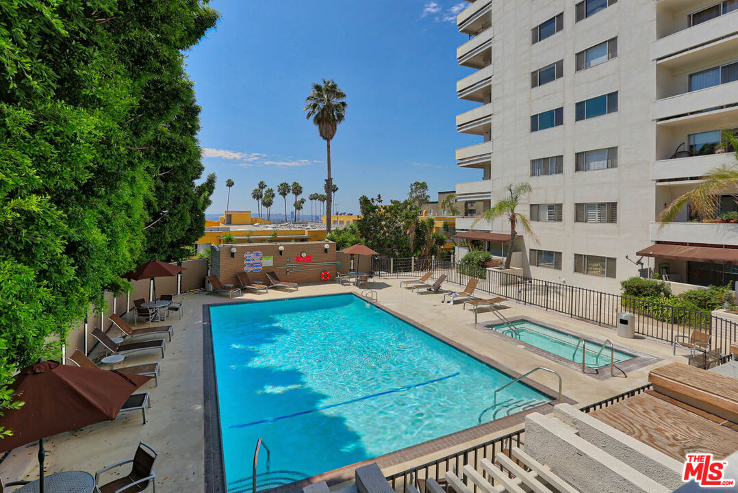 7250 Franklin Ave Unit: 1006