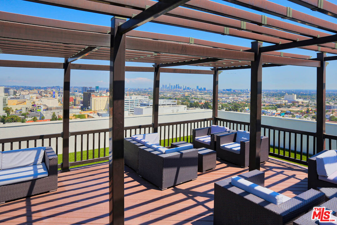 7250 Franklin Ave Unit: 1006