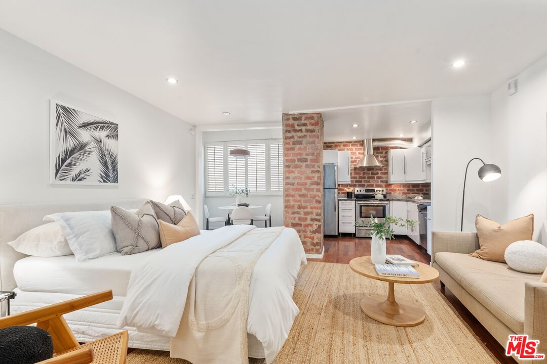 7250 Franklin Ave Unit: 1006