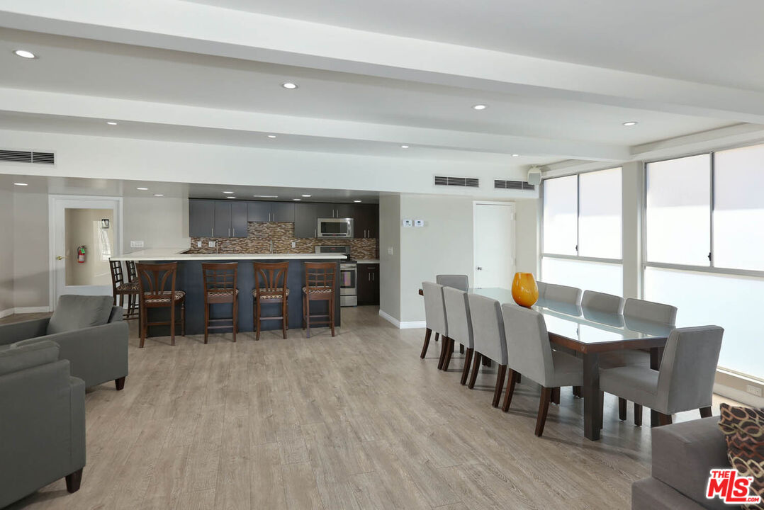 7250 Franklin Ave Unit: 1006