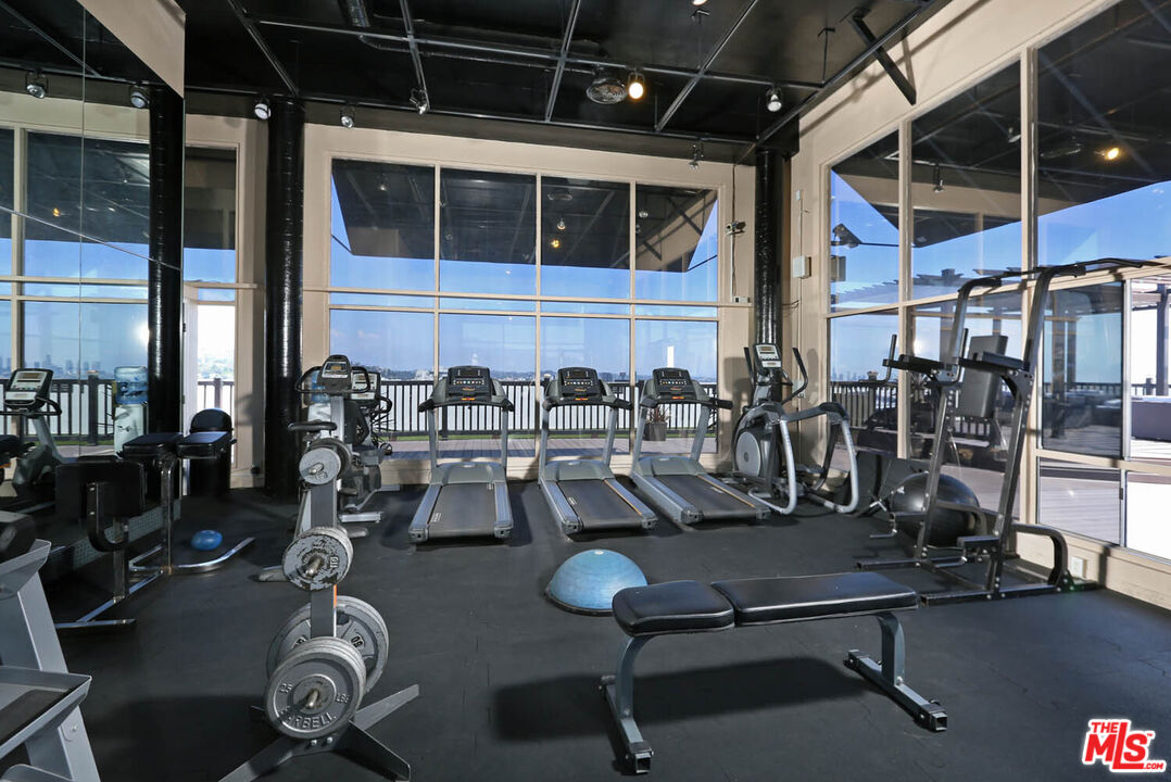7250 Franklin Ave Unit: 1006