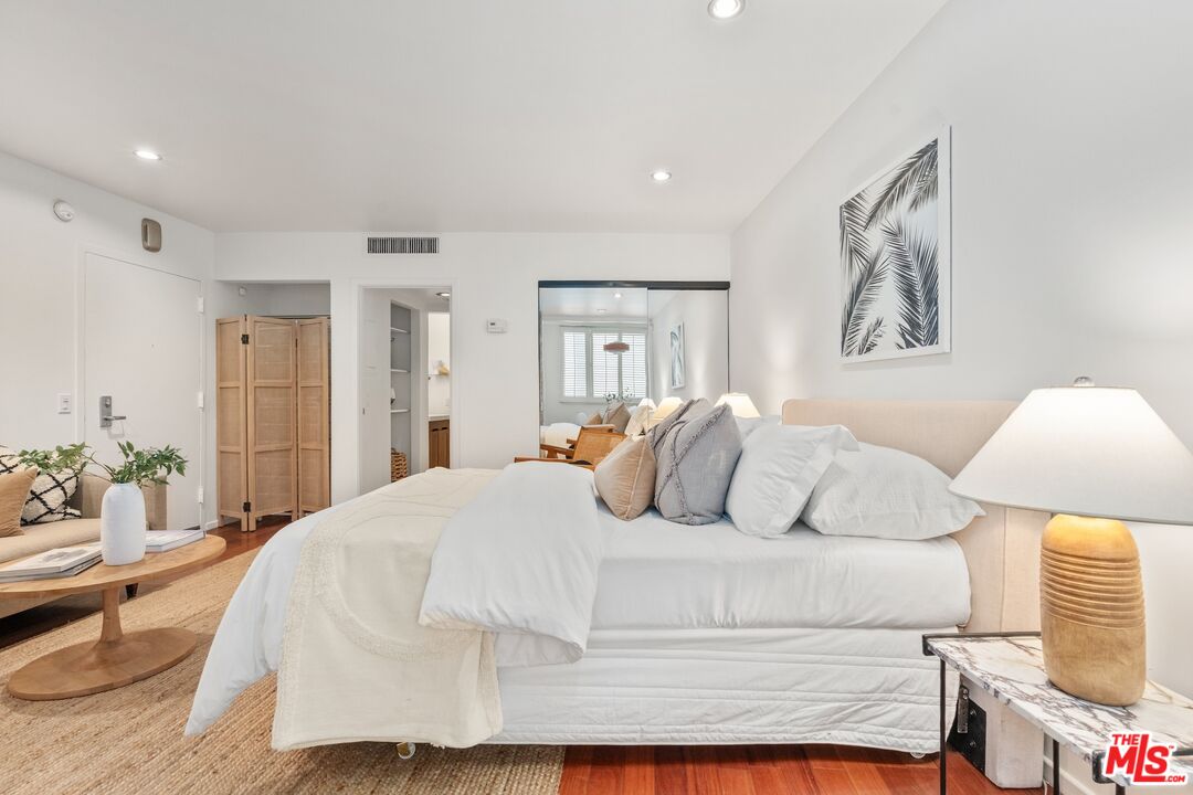 7250 Franklin Ave Unit: 1006