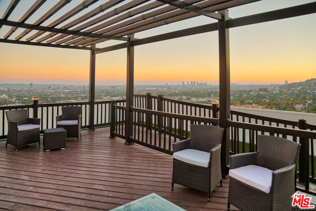 7250 Franklin Ave Unit: 1006