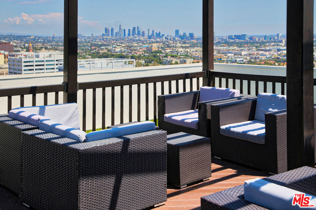 7250 Franklin Ave Unit: 1006