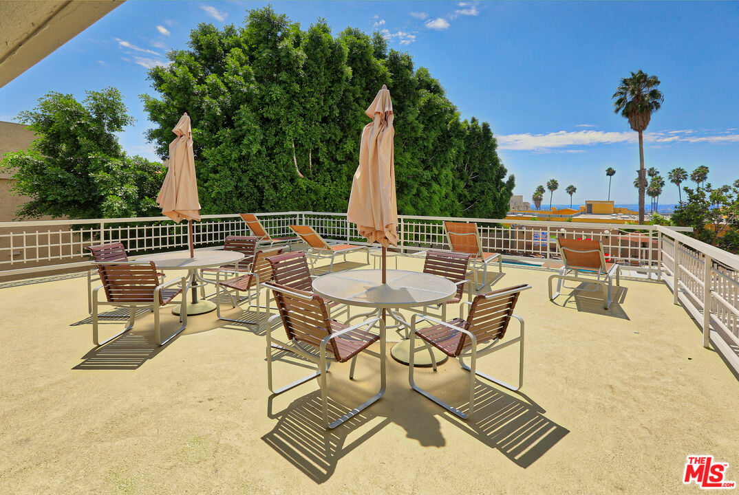 7250 Franklin Ave Unit: 1006