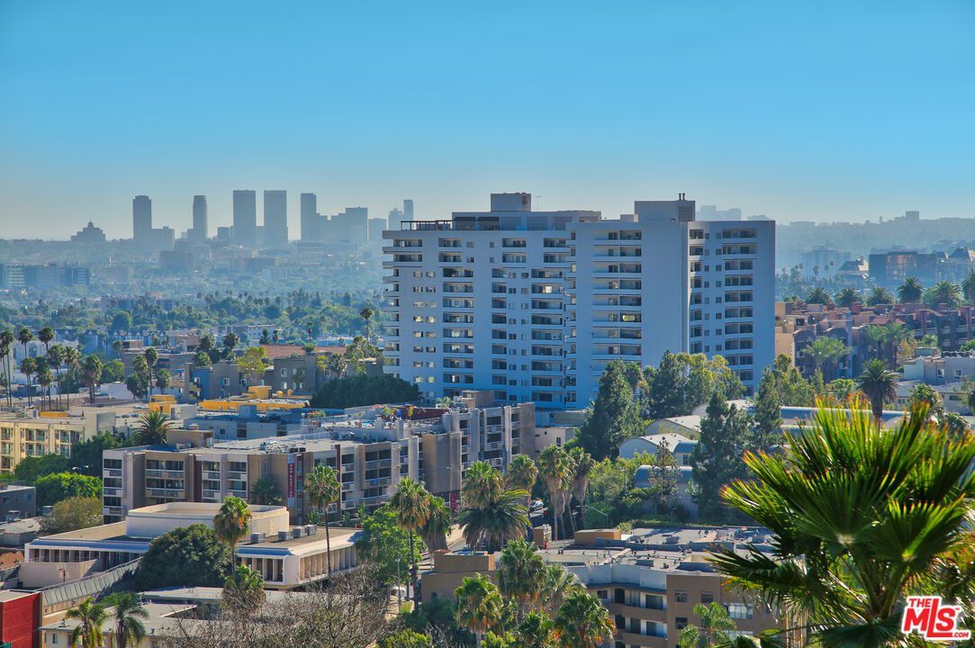 7250 Franklin Ave Unit: 1006