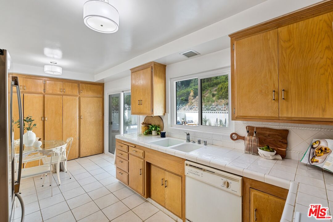 4799 Bonvue Ave