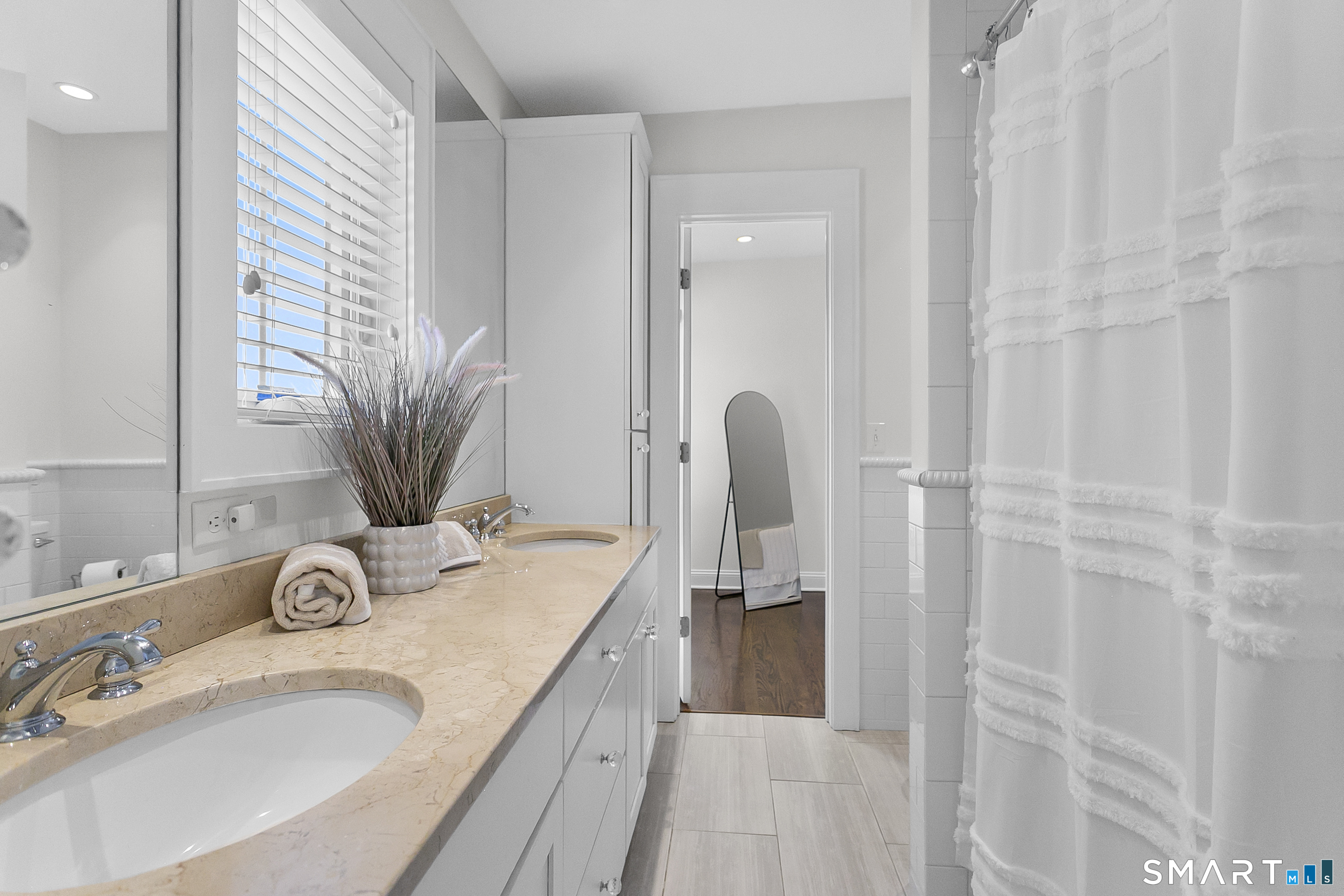 877 South Pine Creek Road