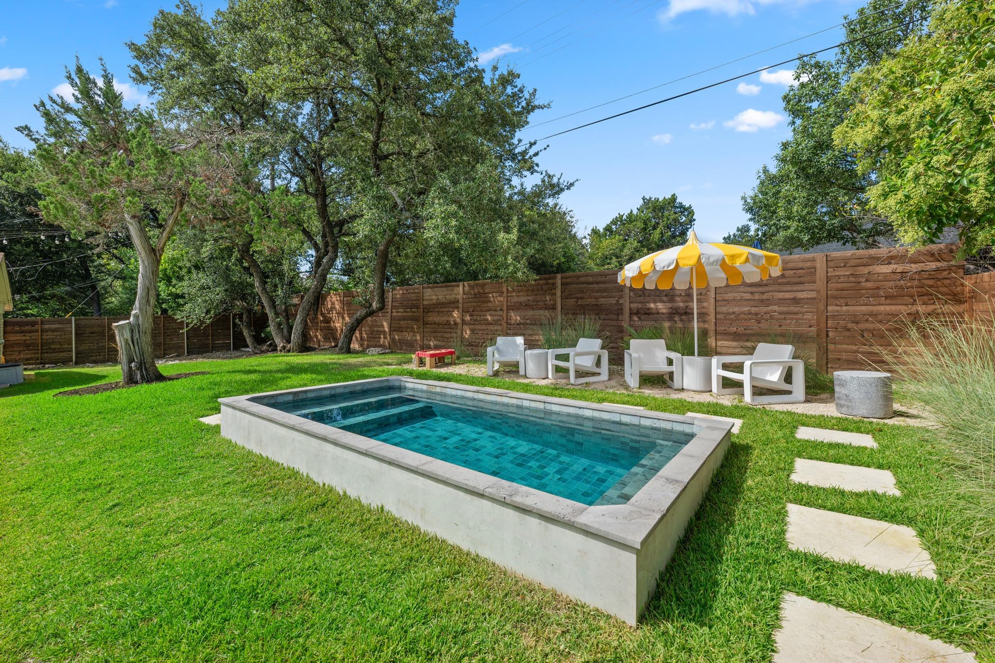 6206 Highland Hills DR