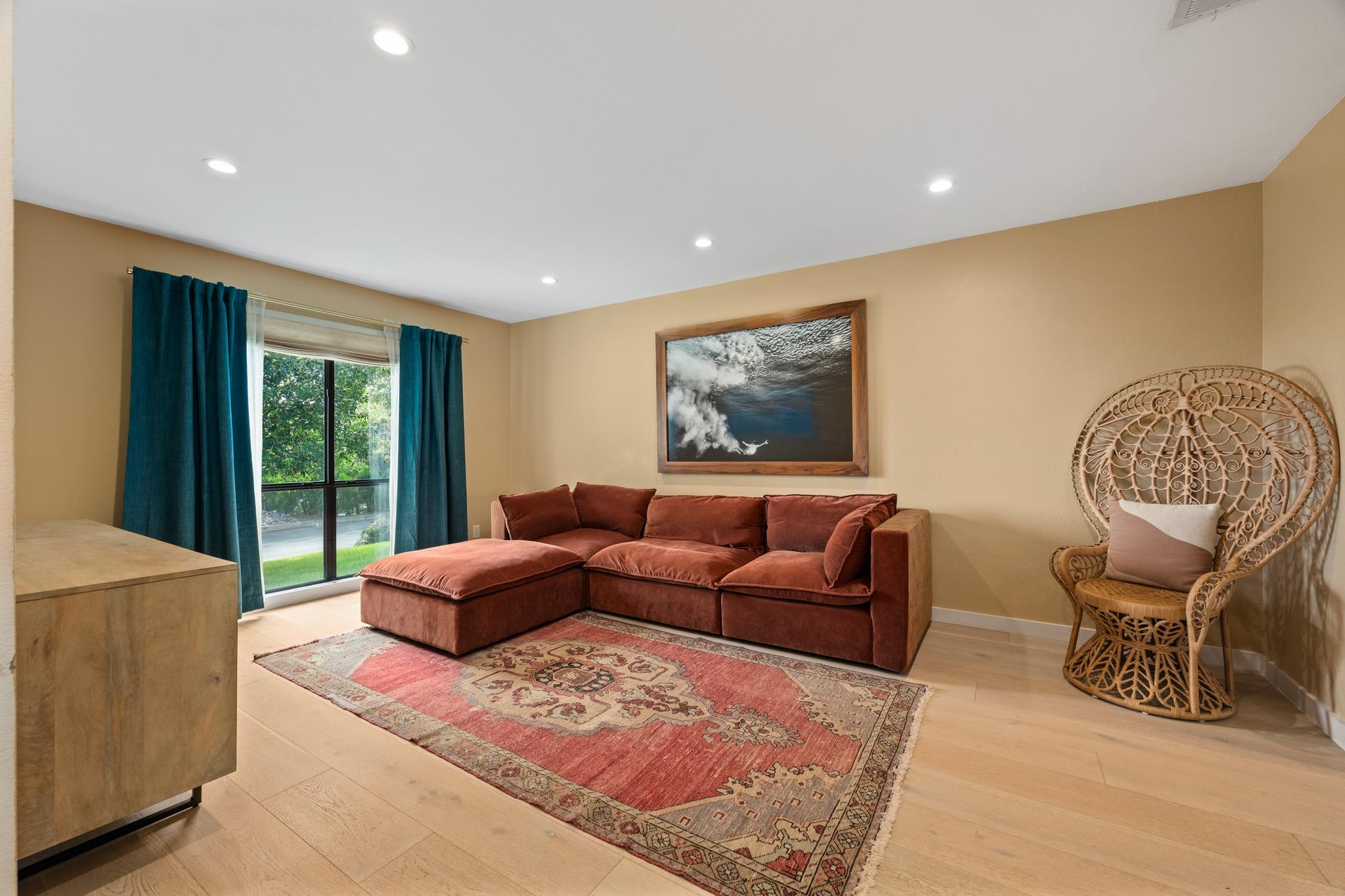 6206 Highland Hills DR
