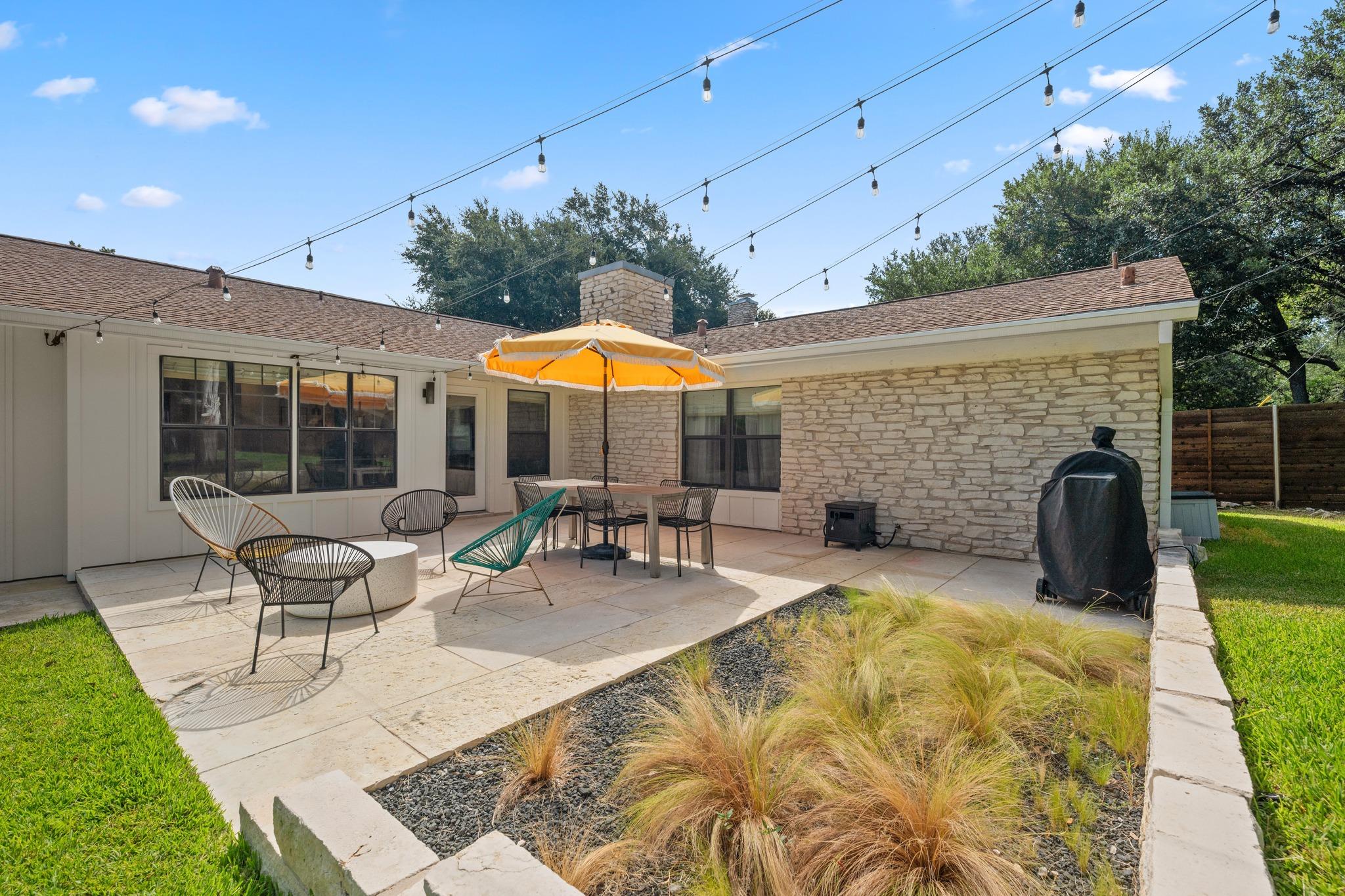 6206 Highland Hills DR
