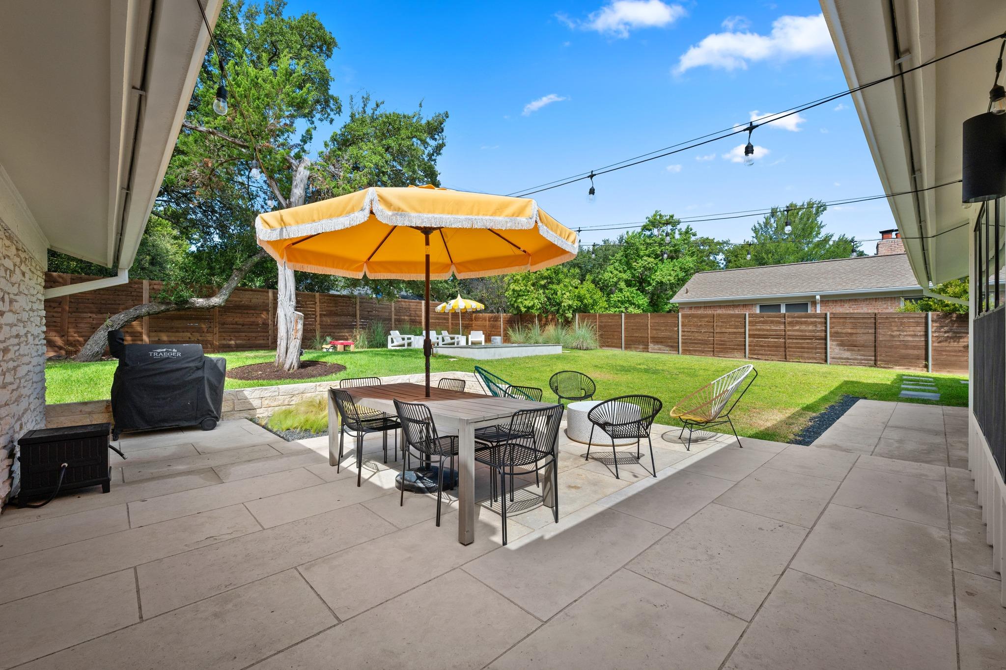 6206 Highland Hills DR