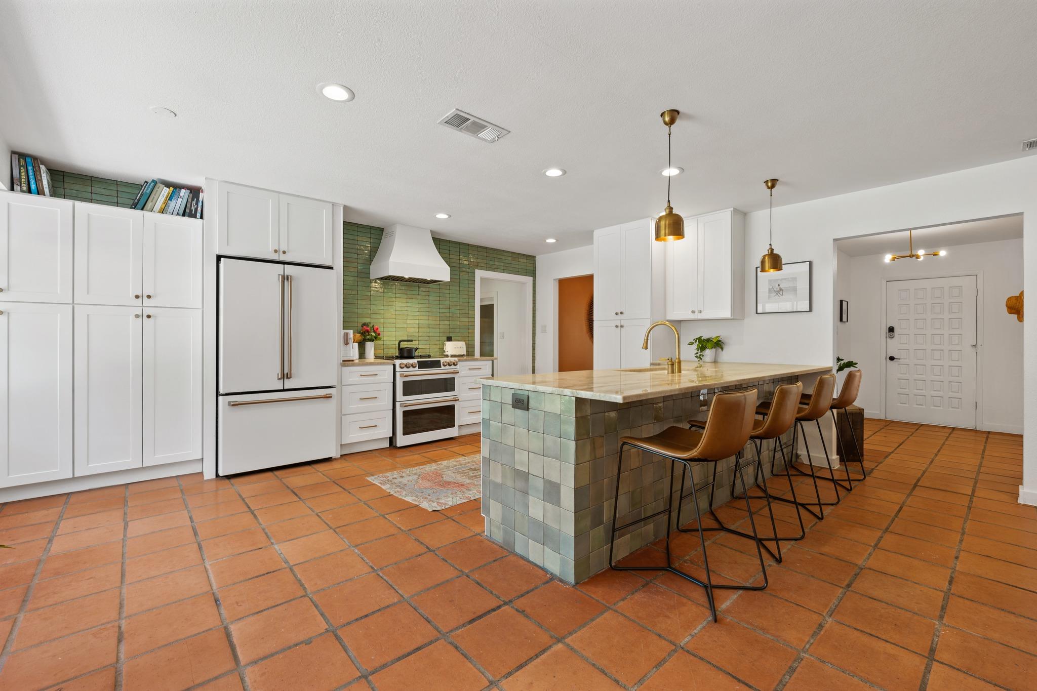 6206 Highland Hills DR