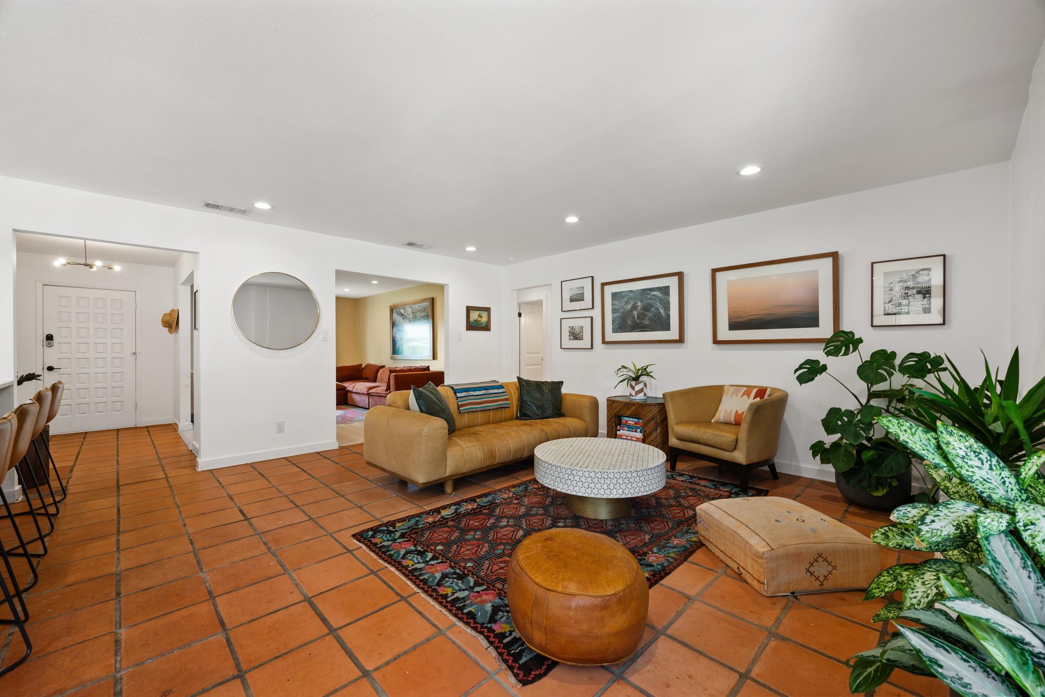 6206 Highland Hills DR