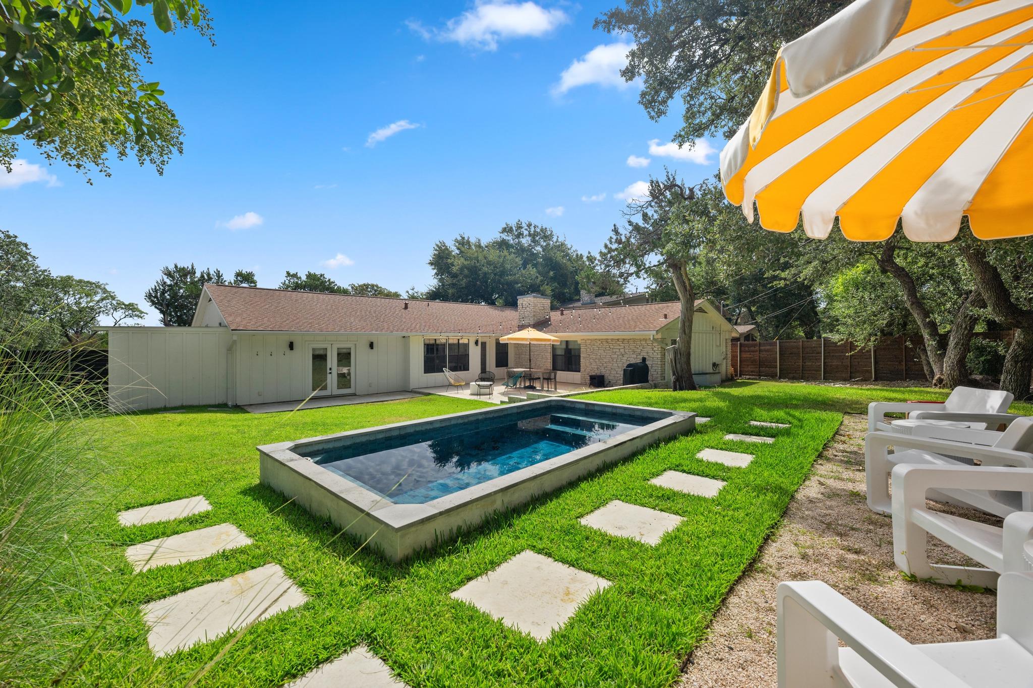 6206 Highland Hills DR