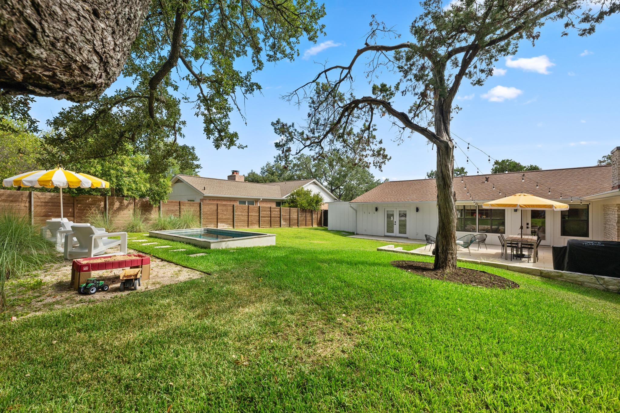 6206 Highland Hills DR