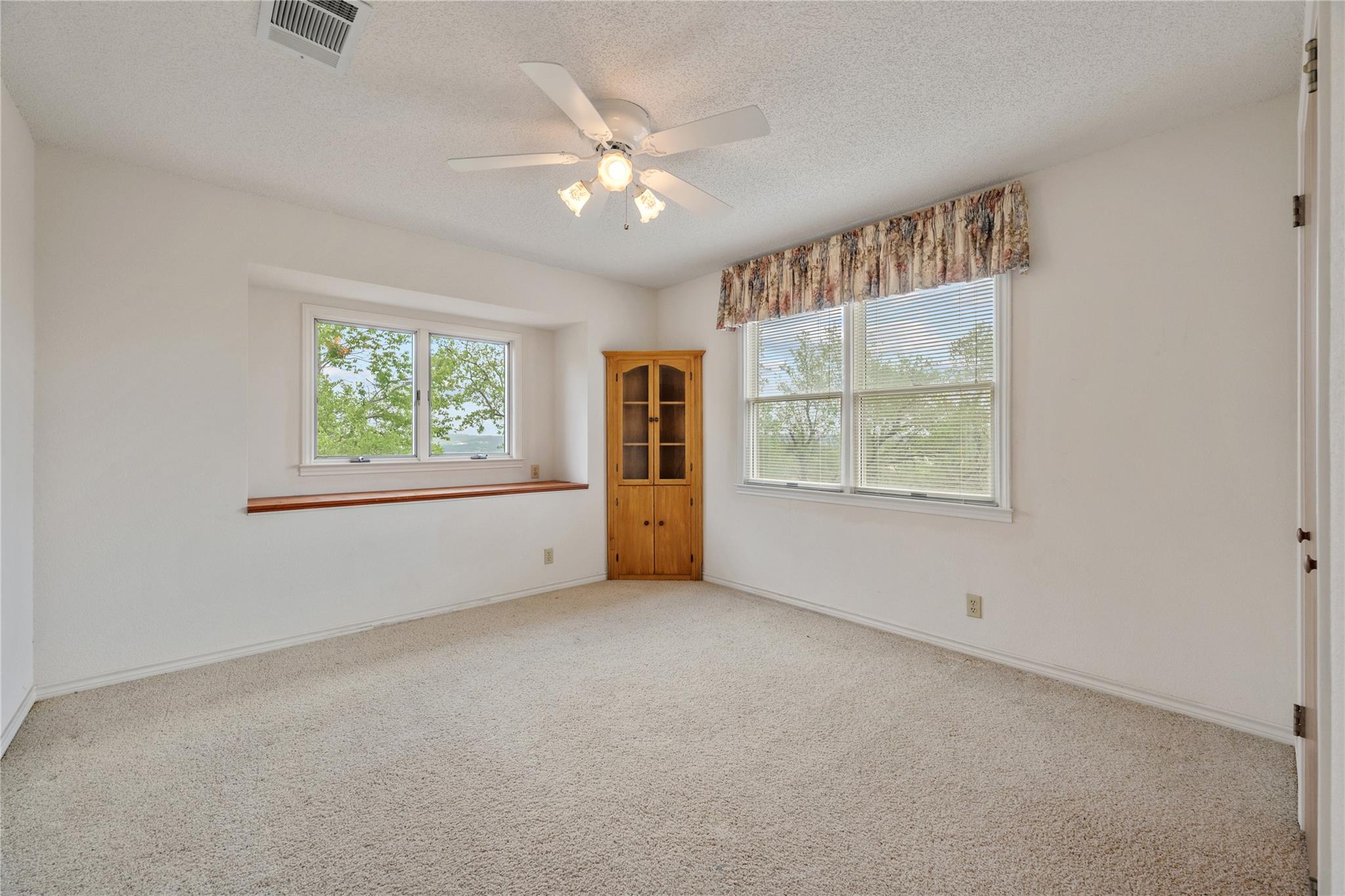 4505 Poteau CIR