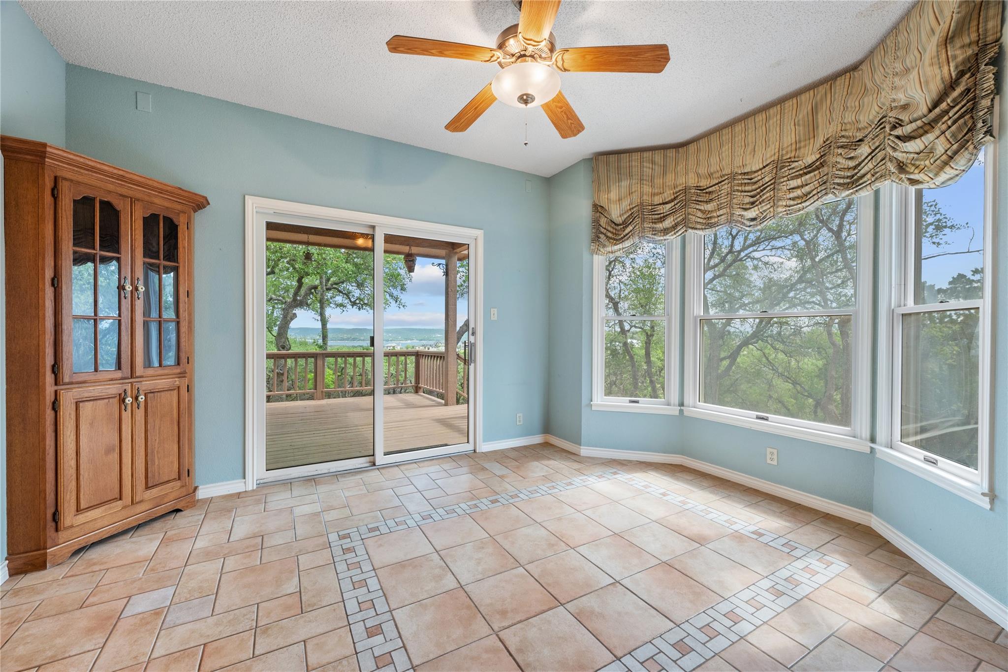 4505 Poteau CIR