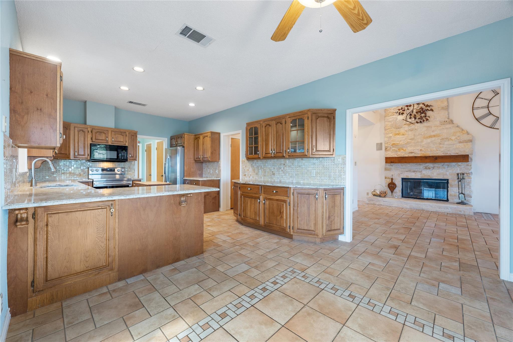 4505 Poteau CIR