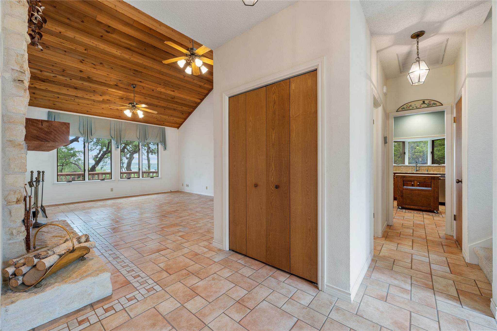 4505 Poteau CIR