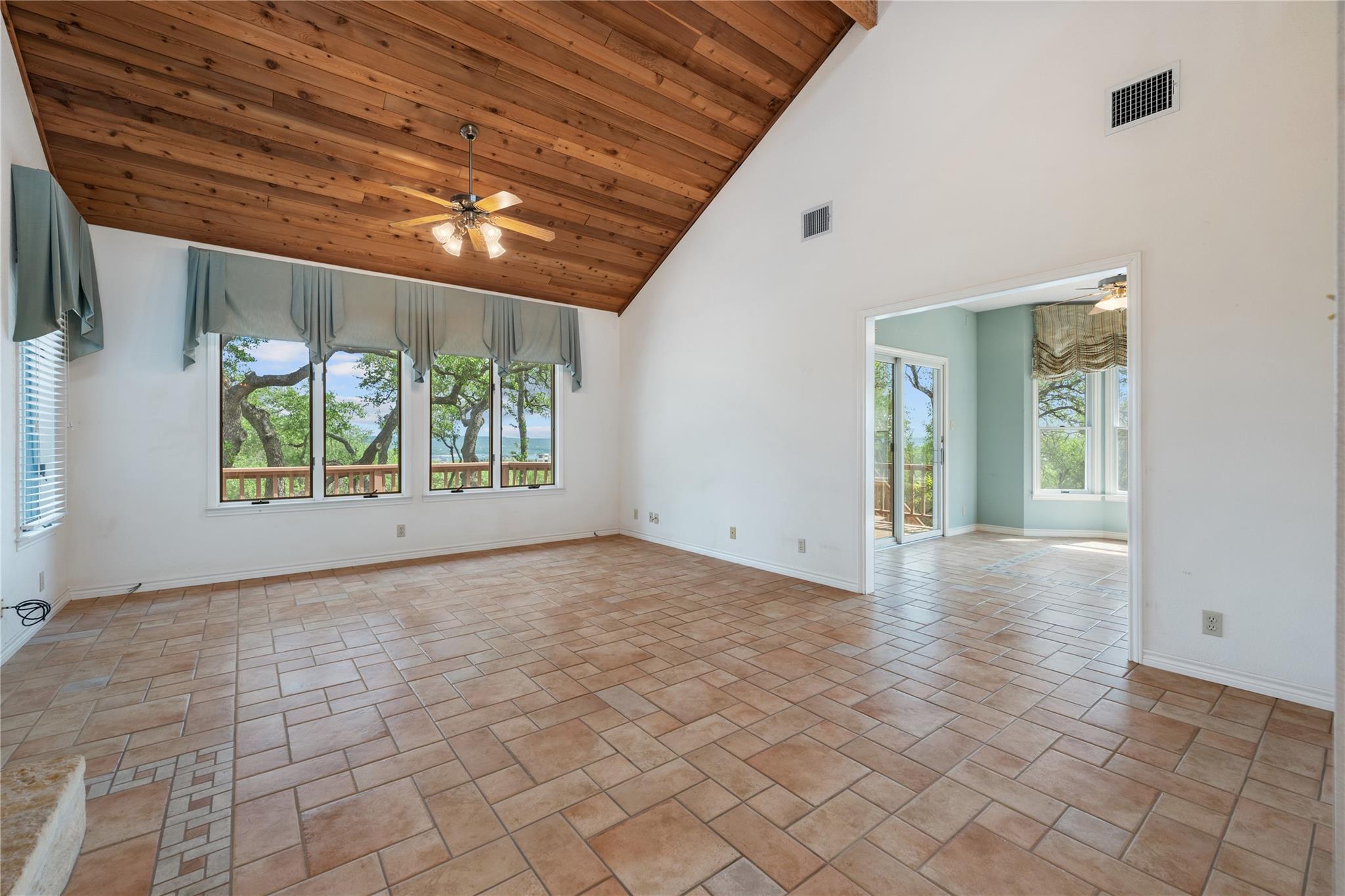 4505 Poteau CIR