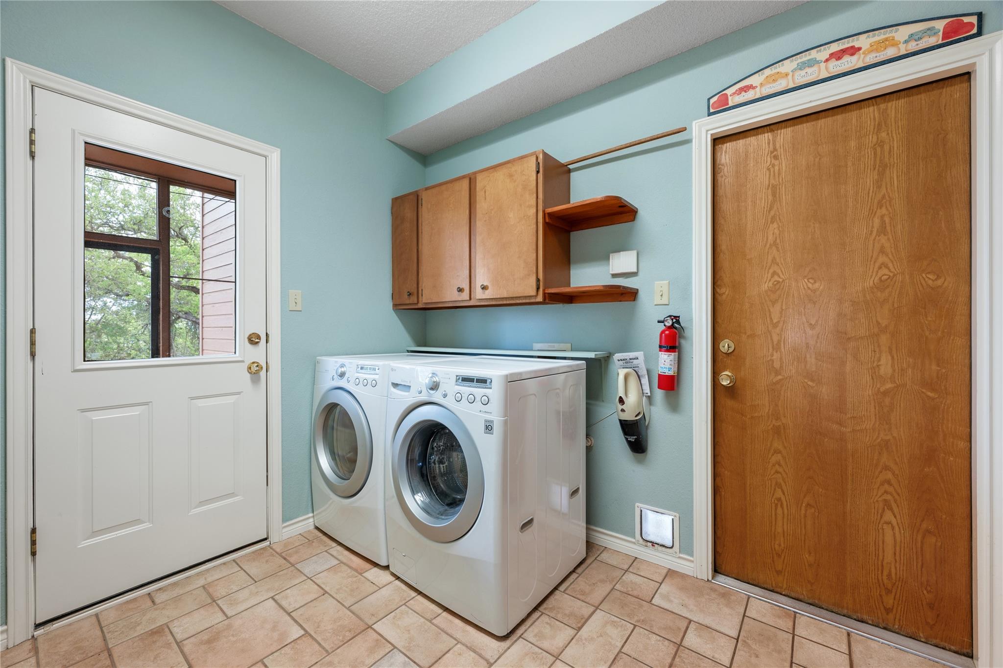 4505 Poteau CIR