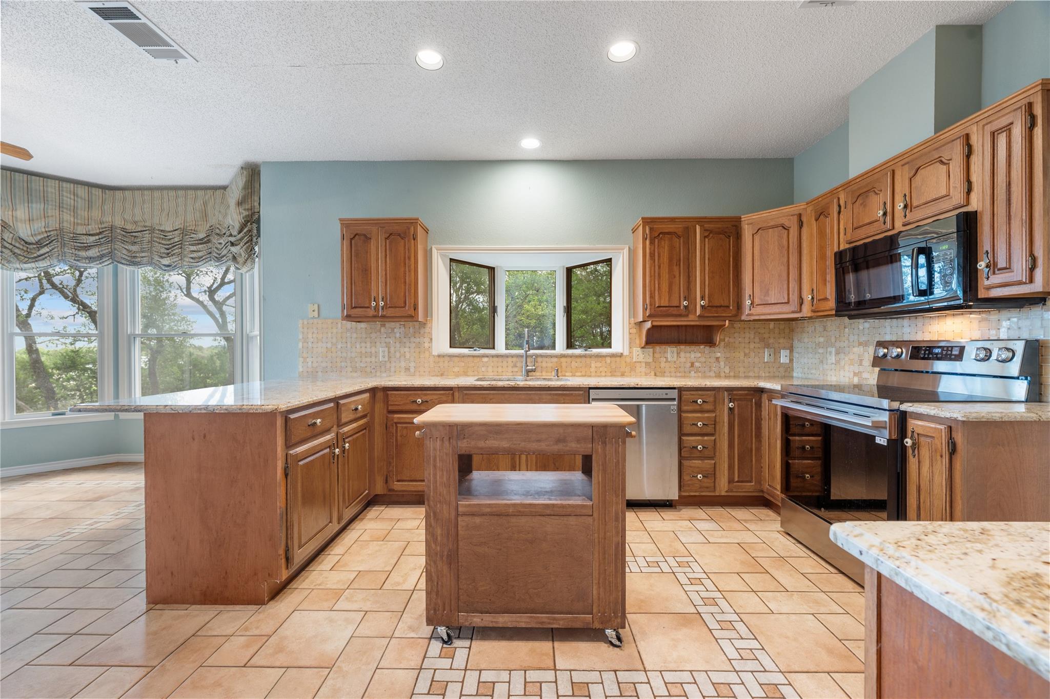 4505 Poteau CIR