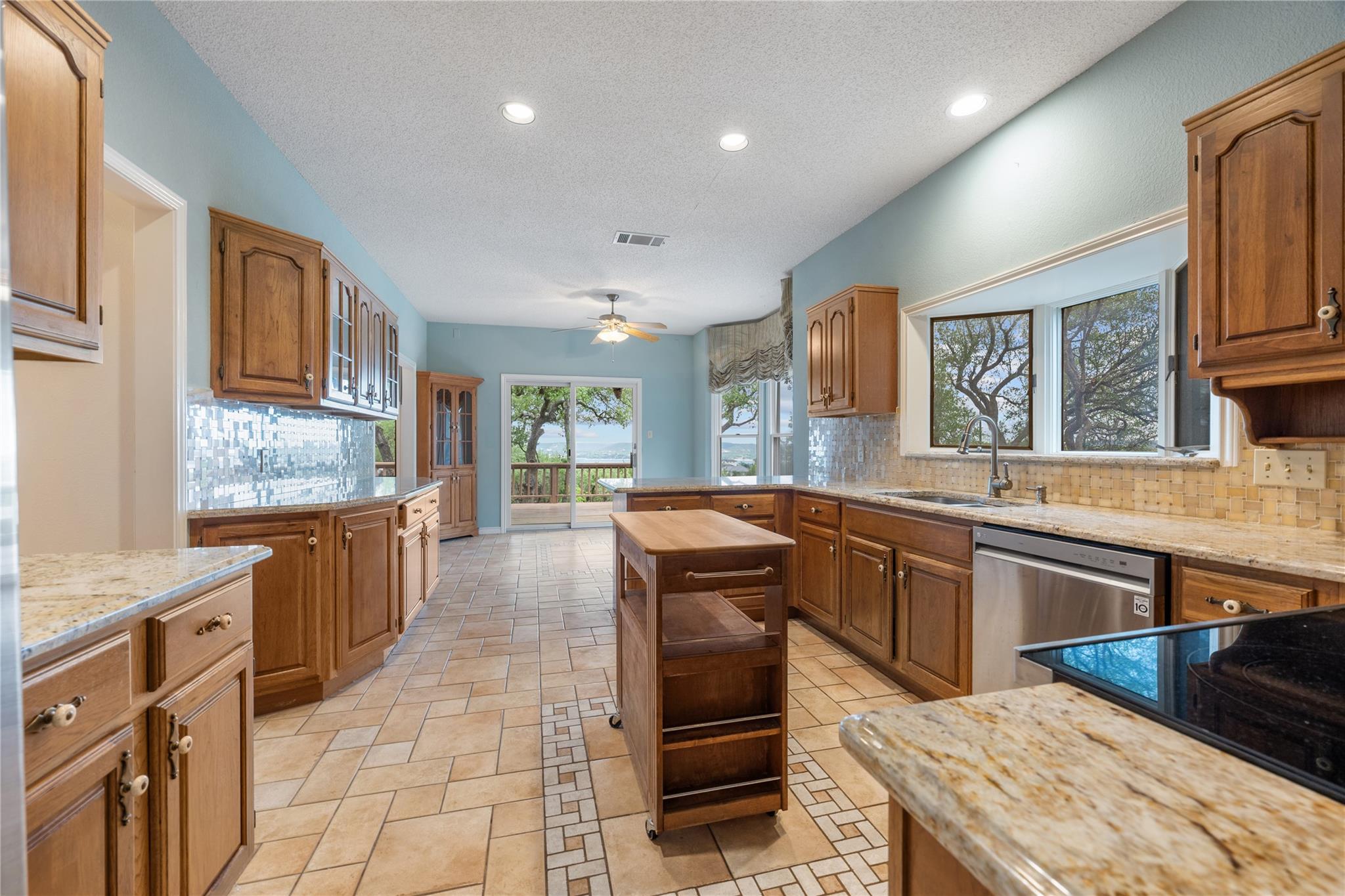 4505 Poteau CIR