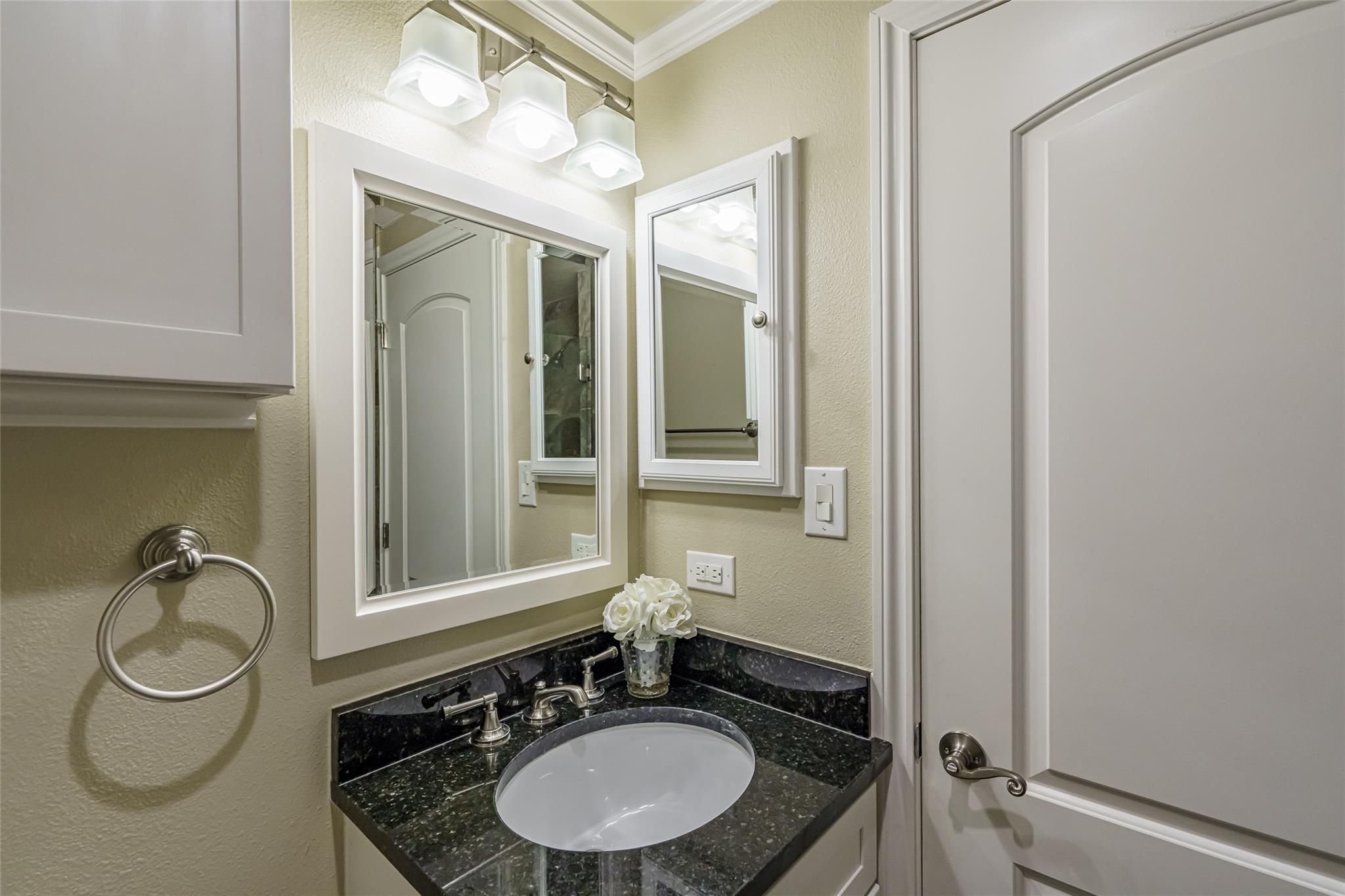 8810 Mountain Path CIR