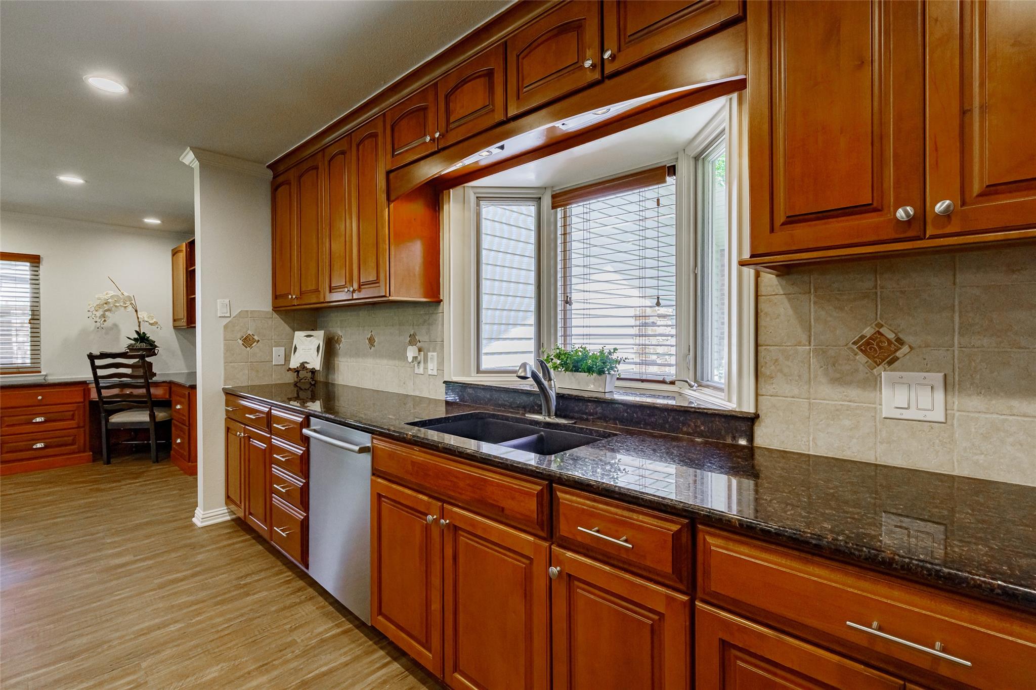 8810 Mountain Path CIR