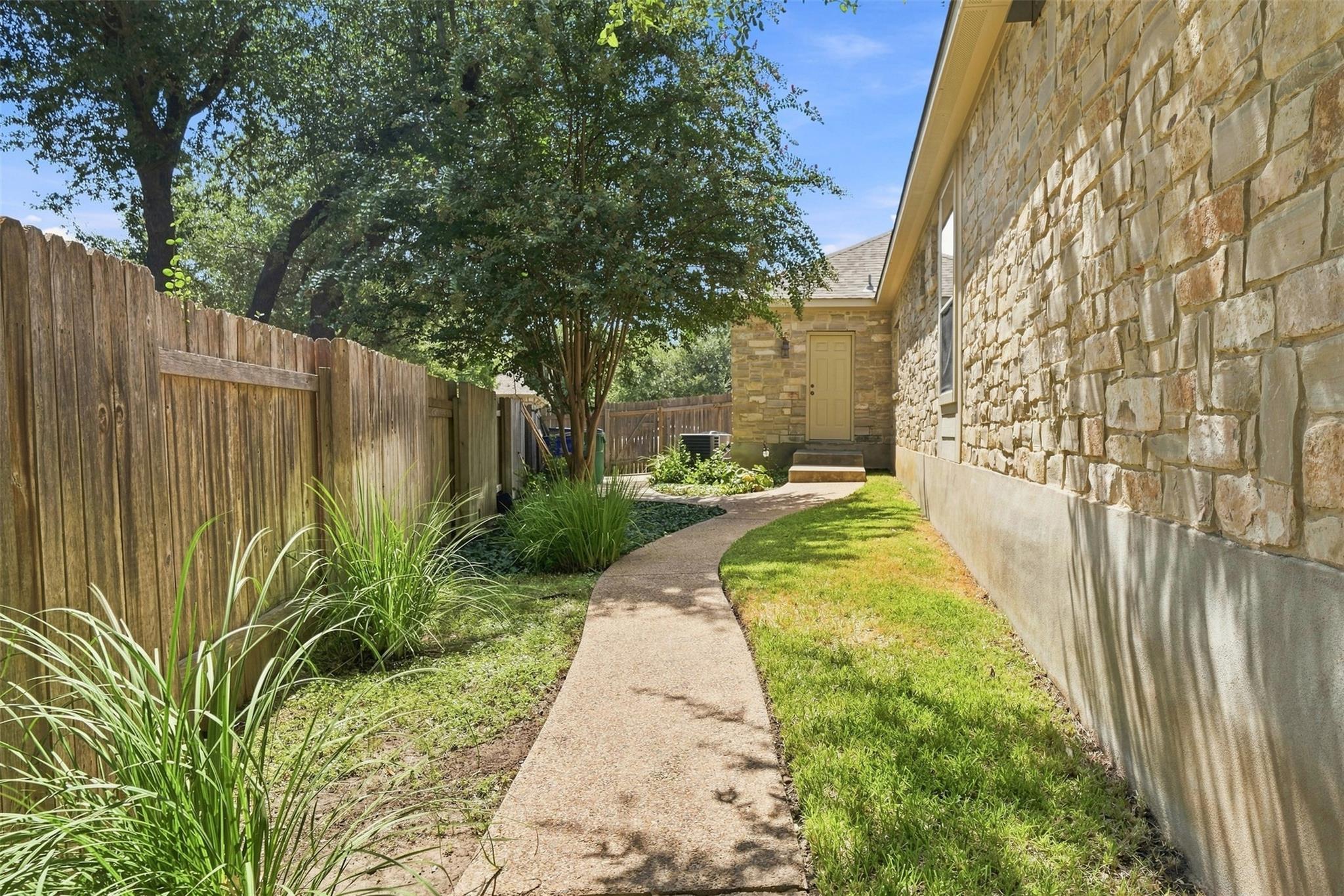 402 Ridgetop BND