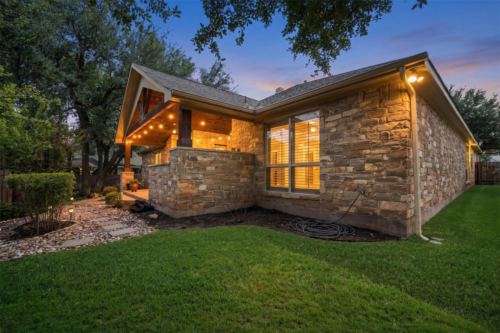 402 Ridgetop BND