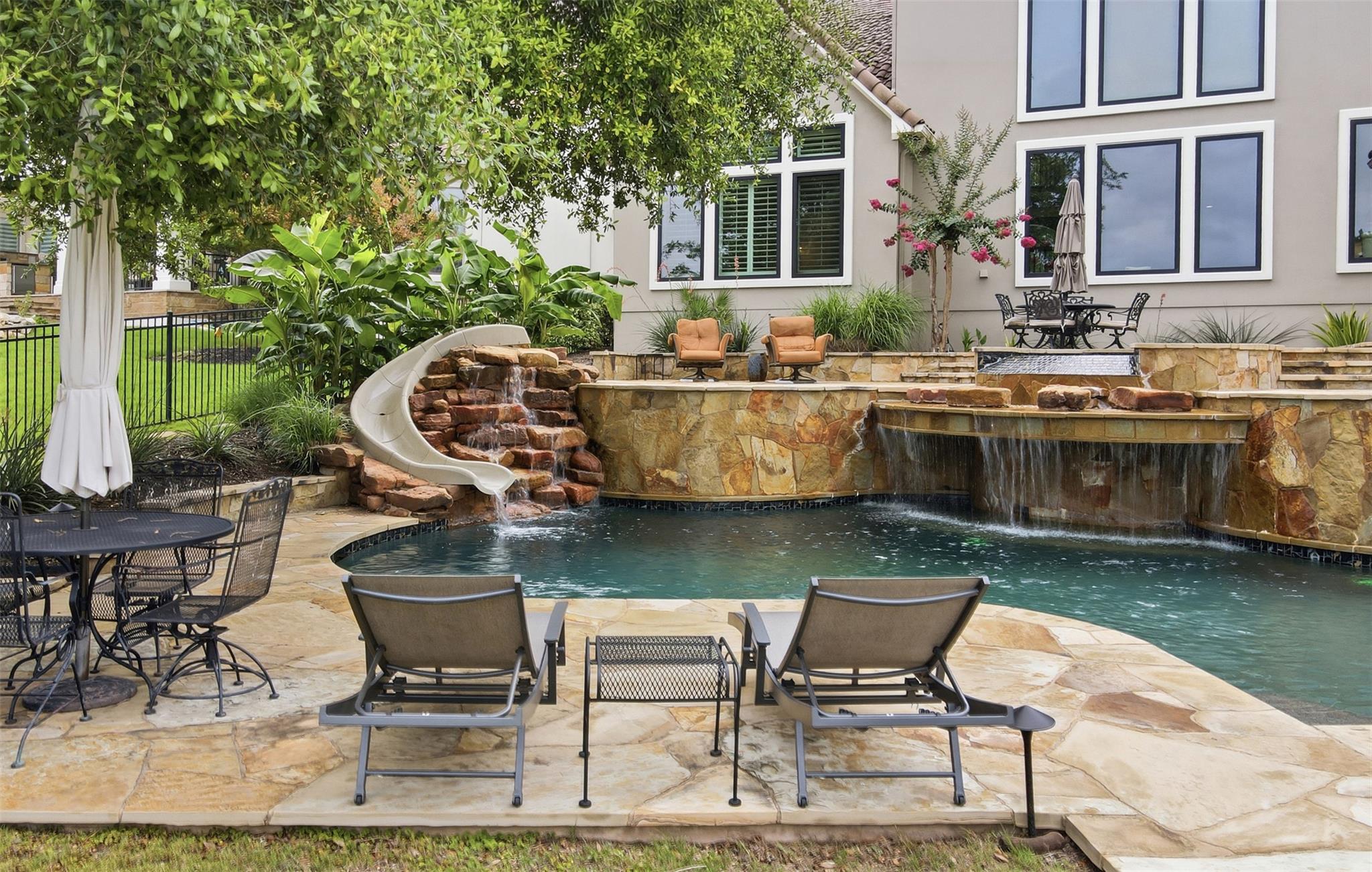 2020 University Club DR