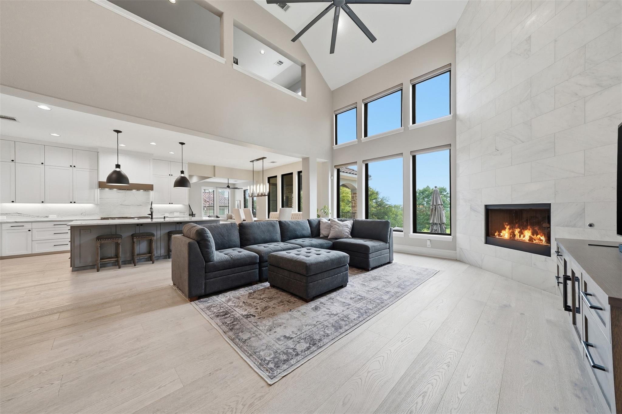 2020 University Club DR